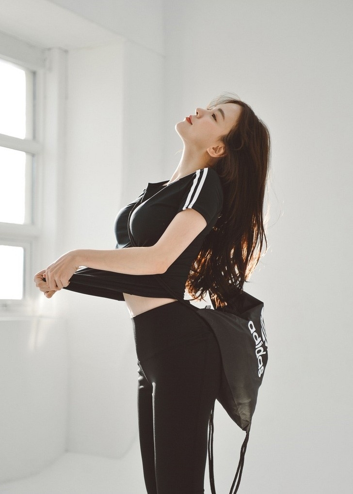 韓國健身女教練豐乳翹臀運動小蠻腰性感模特攝影寫真