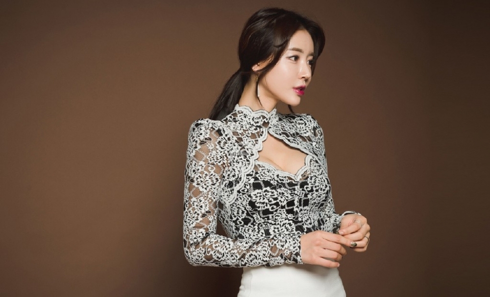 韓國姿色美艷模特女神魚尾裙包裹美乳蛇腰性感風韻氣質寫真